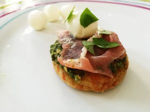 Bouchées au parmesan, pesto, tomates et jambon de Bayonne 2 notrebonnefranquette