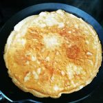 Crêpe sucrée en train de cuire notrebonnefranquette