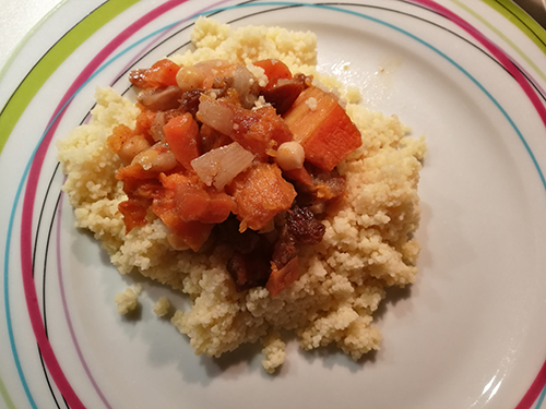 Tajine de légumes rôtis au miel et aux dattes